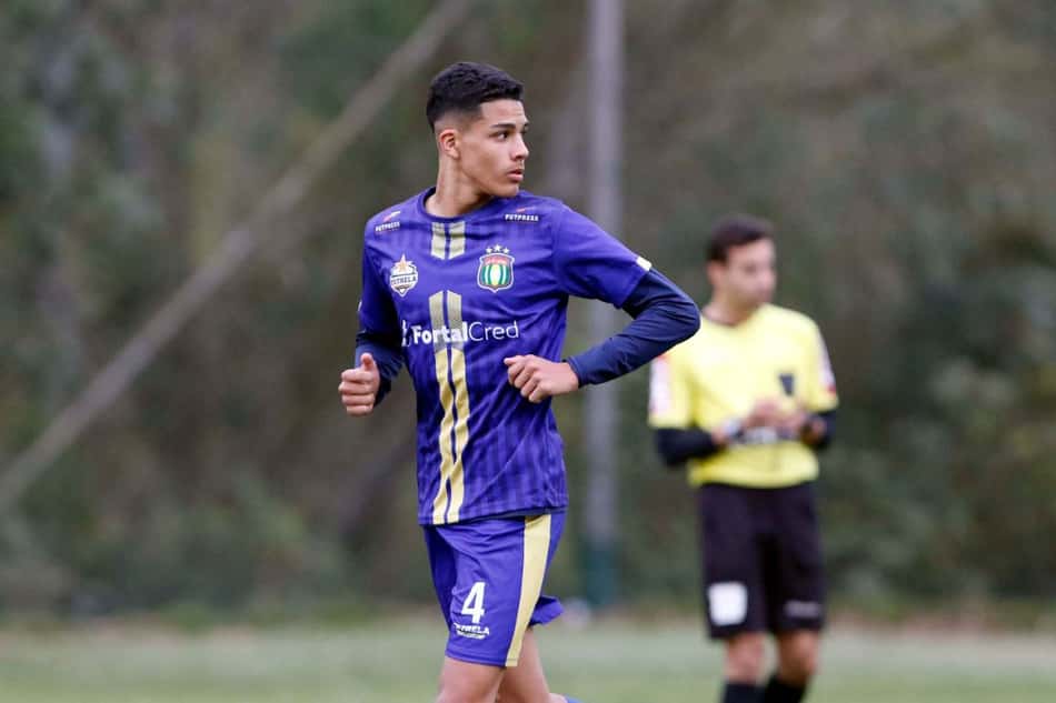 Zagueiro ganha notoriedade com fase artilheira no Estrela Dourada