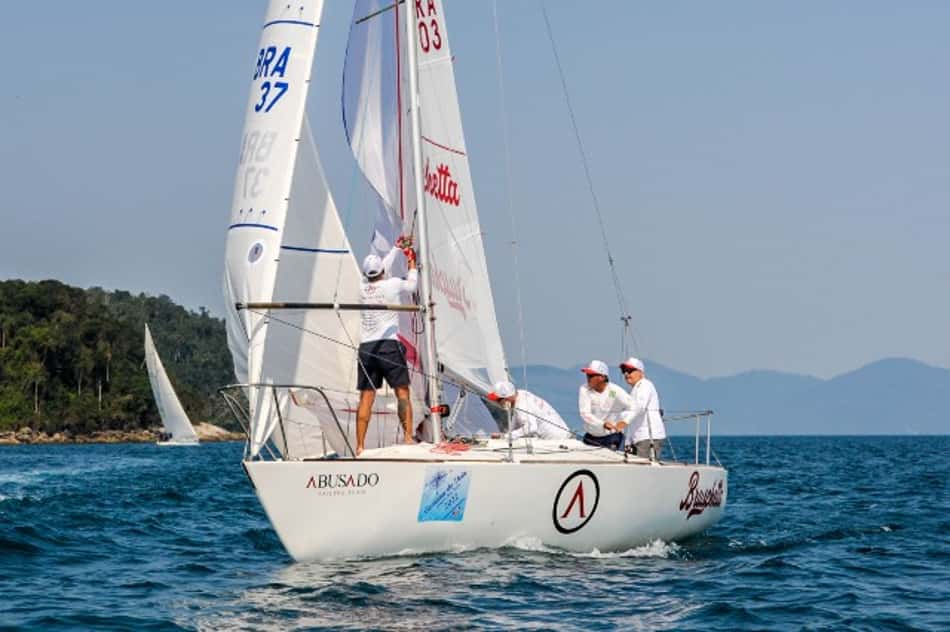 Bruschetta, de Ubatuba (SP), vence regata e empata na liderança na disputa do Brasileiro de RGS em Angra dos Reis (RJ)