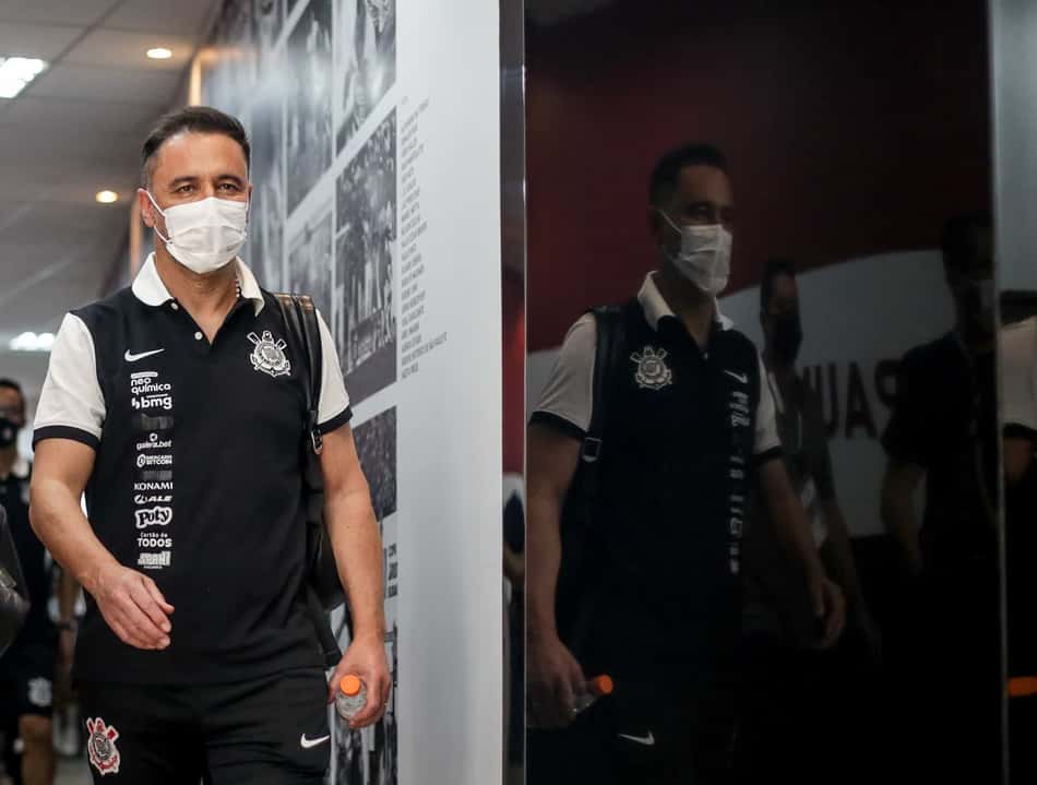 Estreia de Vítor Pereira pelo Corinthians foi em um Majestoso; relembre o que aconteceu depois