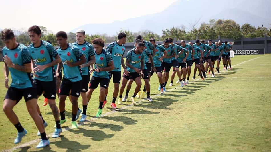 Com novidades, Vasco divulga relacionados para encarar o Grêmio