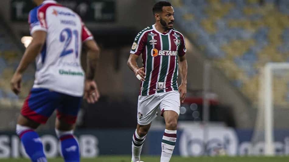 Yago Felipe cita aprendizado em período fora do Fluminense e exalta Diniz: 'Muito correto'
