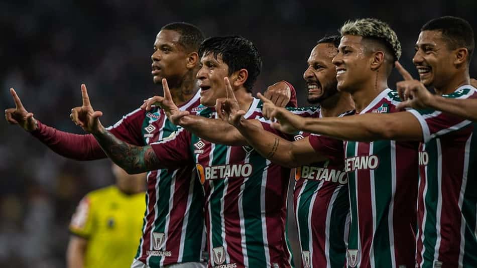 Diniz 'ganha' Yago em último teste antes de decisão; Cano impede maior jejum pelo Fluminense