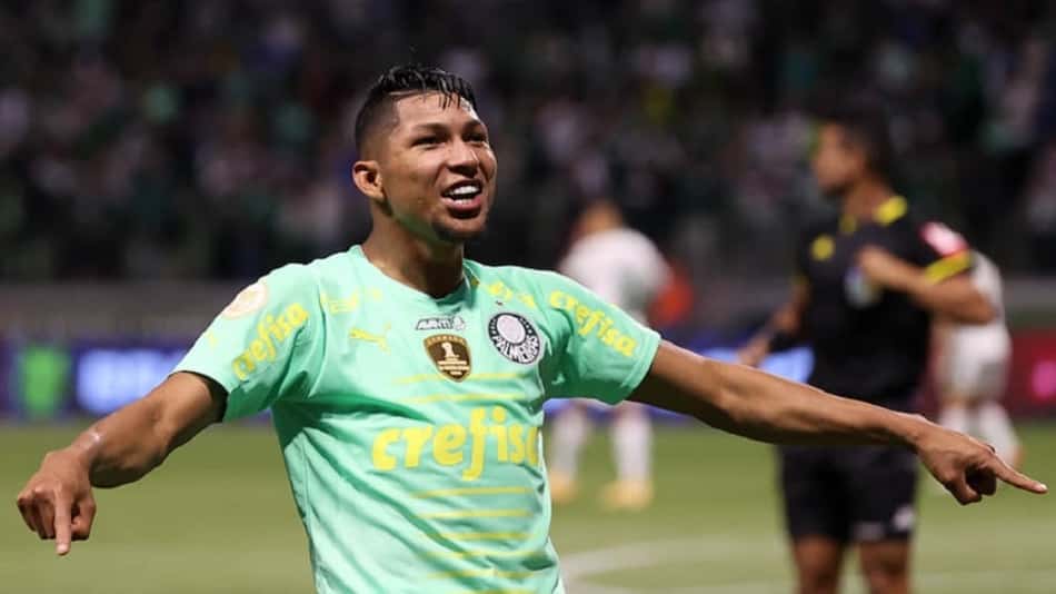 Artilheiro do Palmeiras na temporada, Rony tranquiliza torcida sobre saída: 'Meu foco é aqui'
