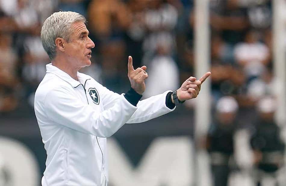 Luís Castro diz aceitar vaias da torcida do Botafogo e prega união por bons resultados