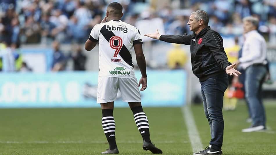 Estreia de Jorginho no Vasco tem bons momentos, mas velhos erros