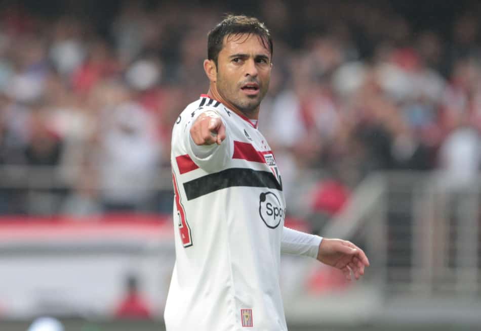 Éder desconversa sobre futuro no São Paulo, mas desabafa: 'Não foi aquilo que eu queria'