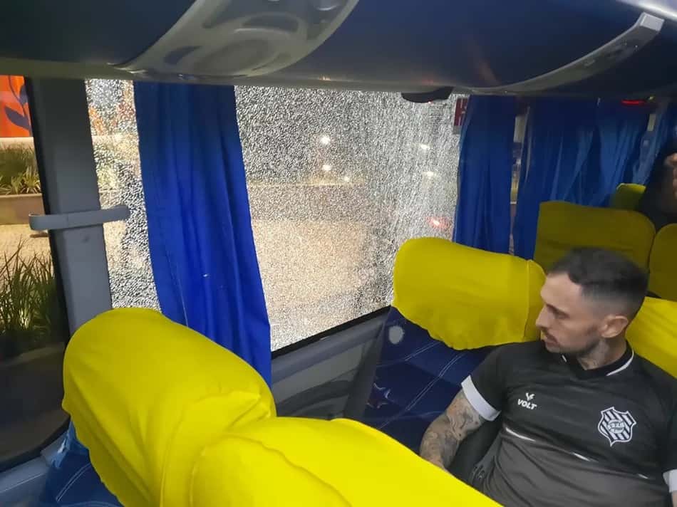 Após jogo contra Paysandu, ônibus do Figueirense é apedrejado; diretoria se pronuncia