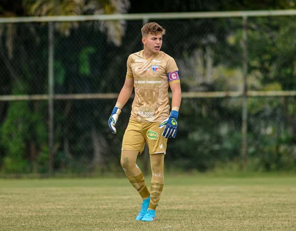 Goleiro menos vazado do Brasileiro Sub-17, Khendran comenta metas e diz: 'Fortaleza acredita em mim'
