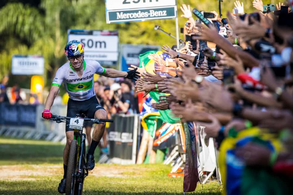 Ciclista Henrique Avancini ganha documentário contando superação