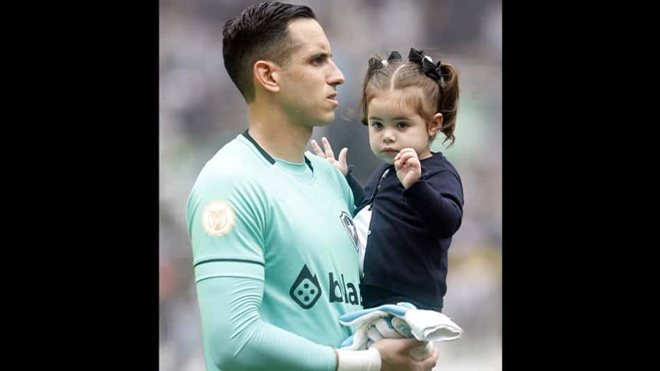 Gatito entra em um jogo do Botafogo com a filha pela primeira vez