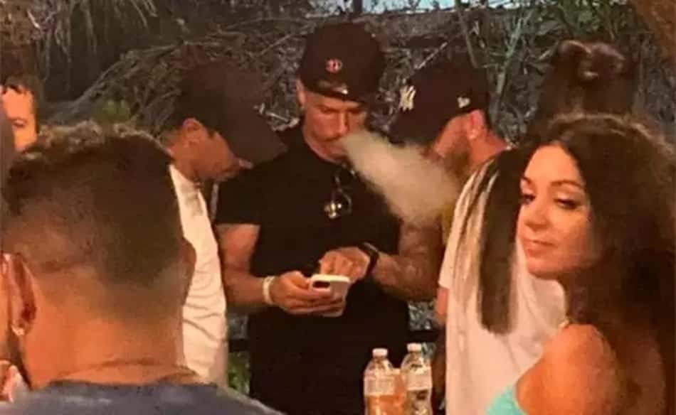 Após foto polêmica, Edu, do Cruzeiro, se manifesta nas redes sociais: 'Estava na minha folga'