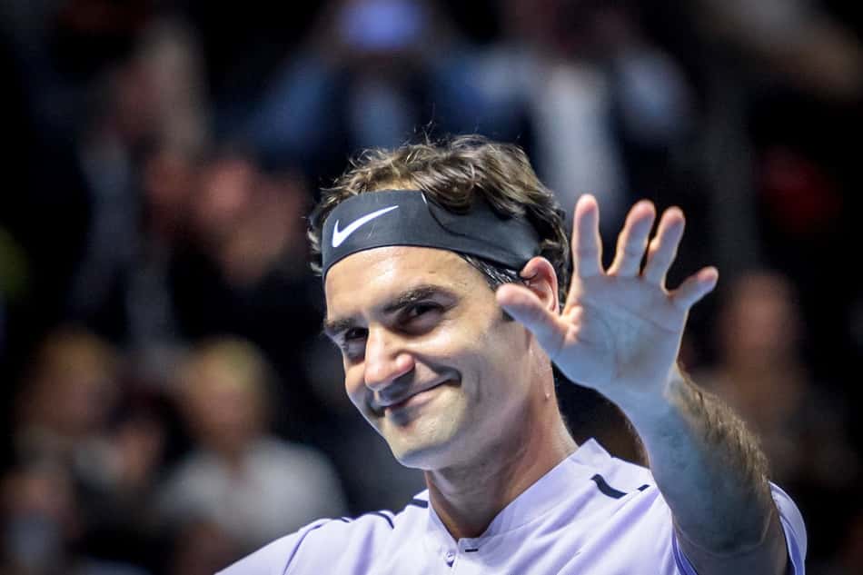 Federer quer jogar exibições em agradecimento aos fãs, mas joelho não deixa