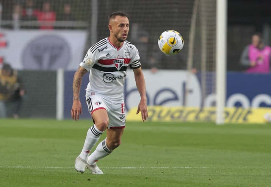 Rogério pede, e Rafinha deve assinar logo a renovação com o São Paulo