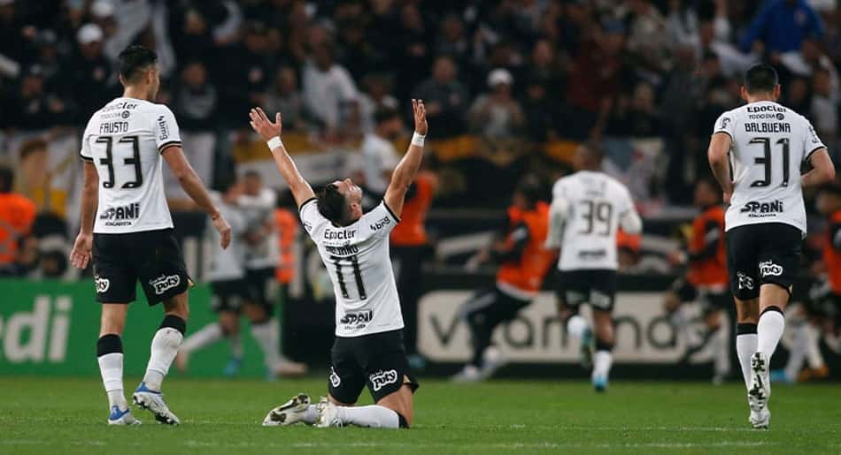 Emocionado, Giuliano comemora gol decisivo pelo Corinthians: 'Precisava me dedicar mais'