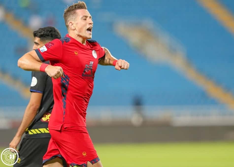 Nome ex-São Paulo e Palmeiras celebra volta de lesão na Arábia