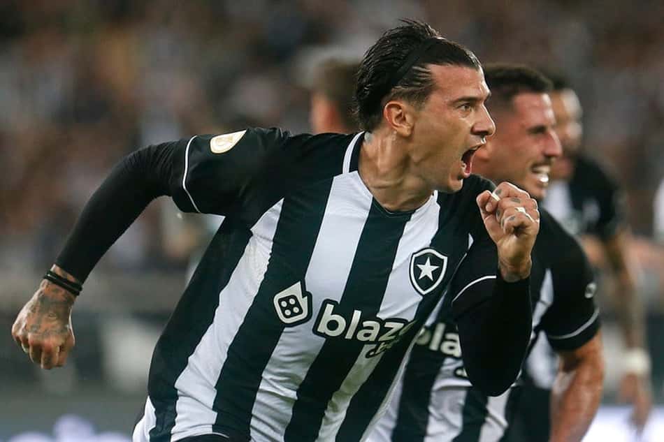 Victor Cuesta agradece ao Botafogo e mostra expectativa por um 2023 mais forte da equipe