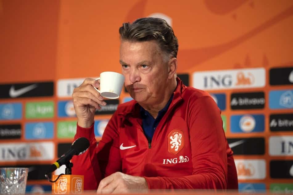 Van Gaal detona punições da Fifa para atletas que usem faixa de capitão 'OneLove'