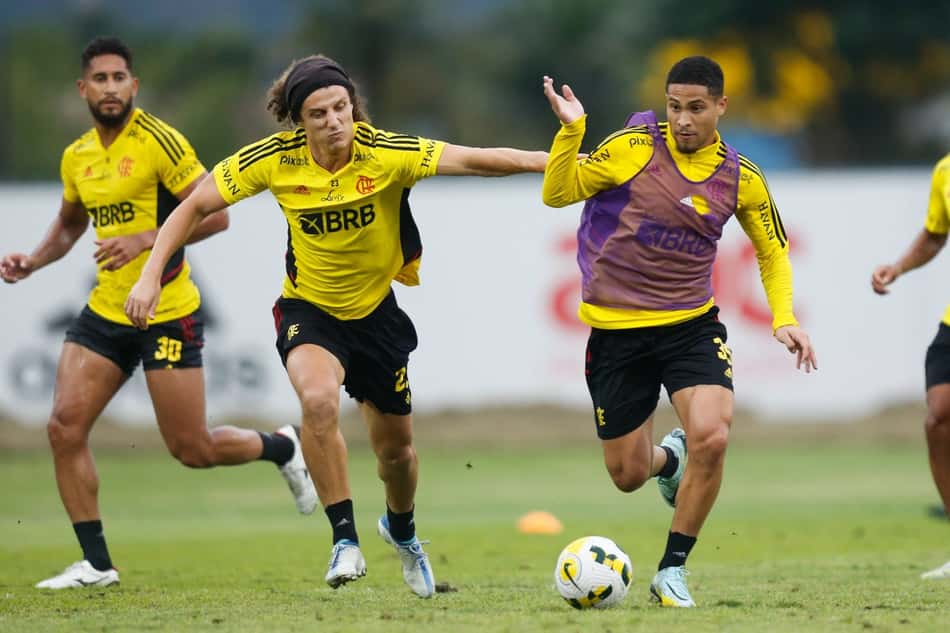 Flamengo se reapresenta após folga, e três jogadores trabalham à parte