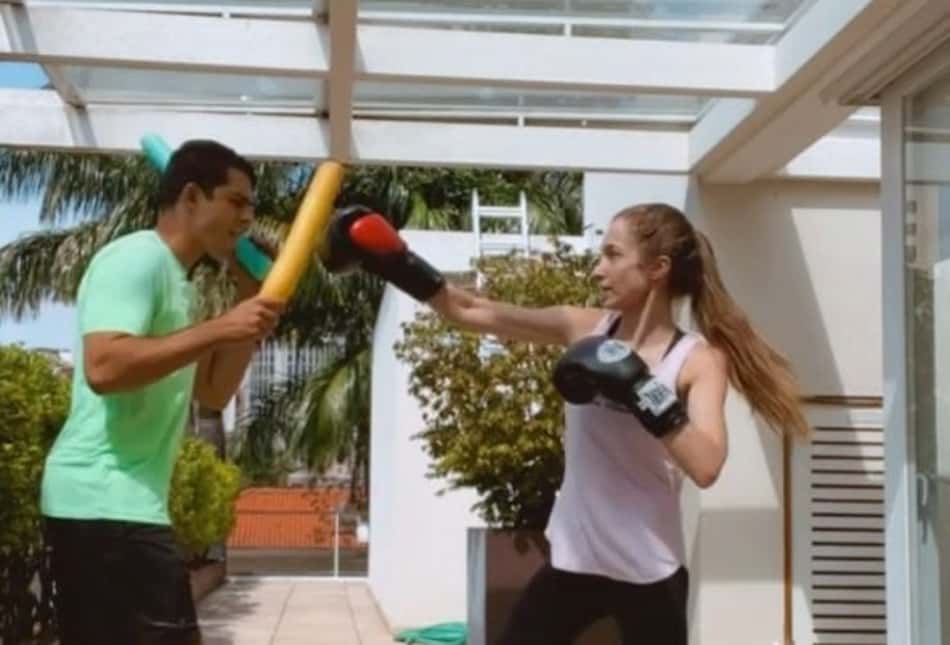 Carla Vanzak adota prática do 'funcional fight' durante a pandemia e celebra benefícios: 'Traz equilíbrio'