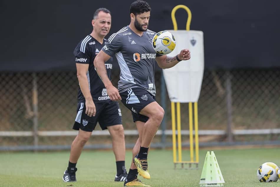 Lesões do Atlético-MG: Hulk faz fisioterapia em campo e Zaracho entra em transição
