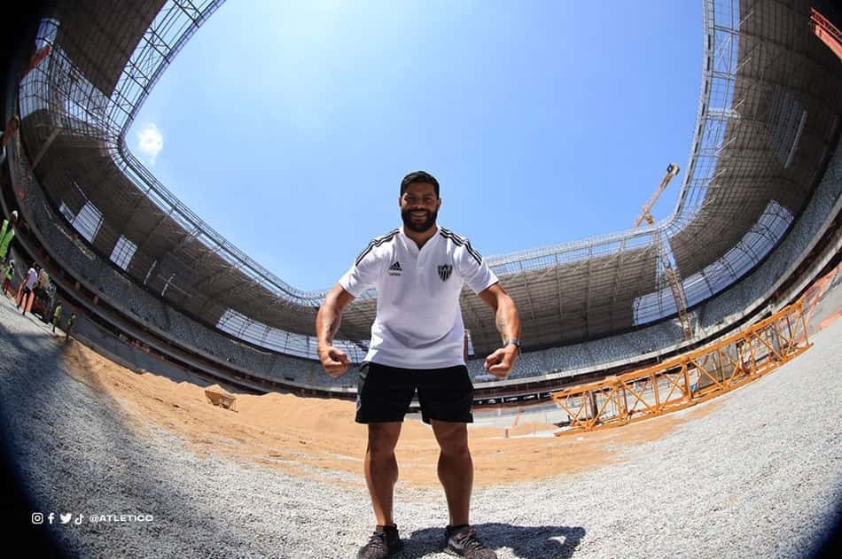 Jogadores do Atlético-MG fazem visita na Arena MRV; veja