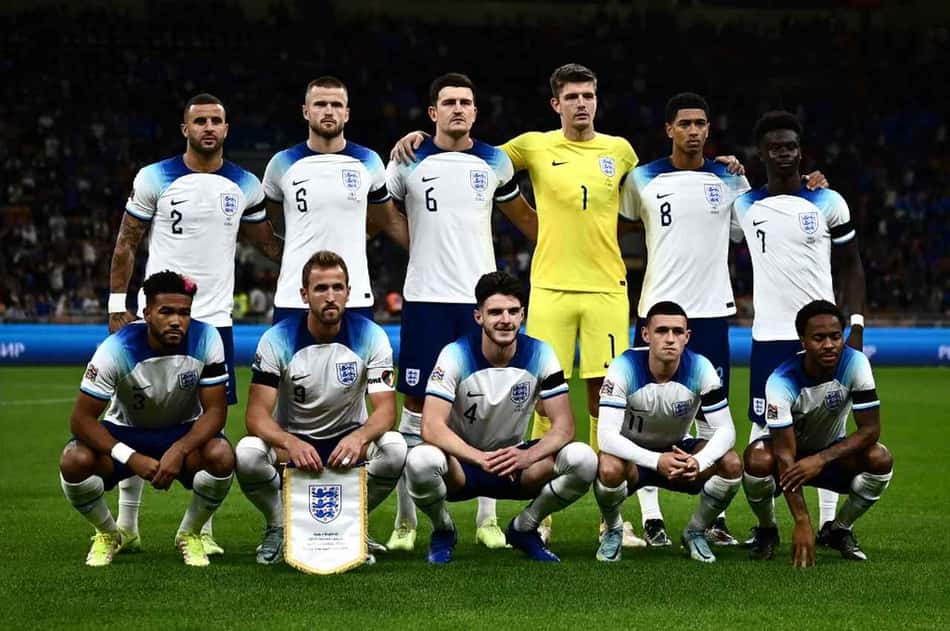Inglaterra viaja para o Qatar em avião com cores da comunidade LGBTQIA+