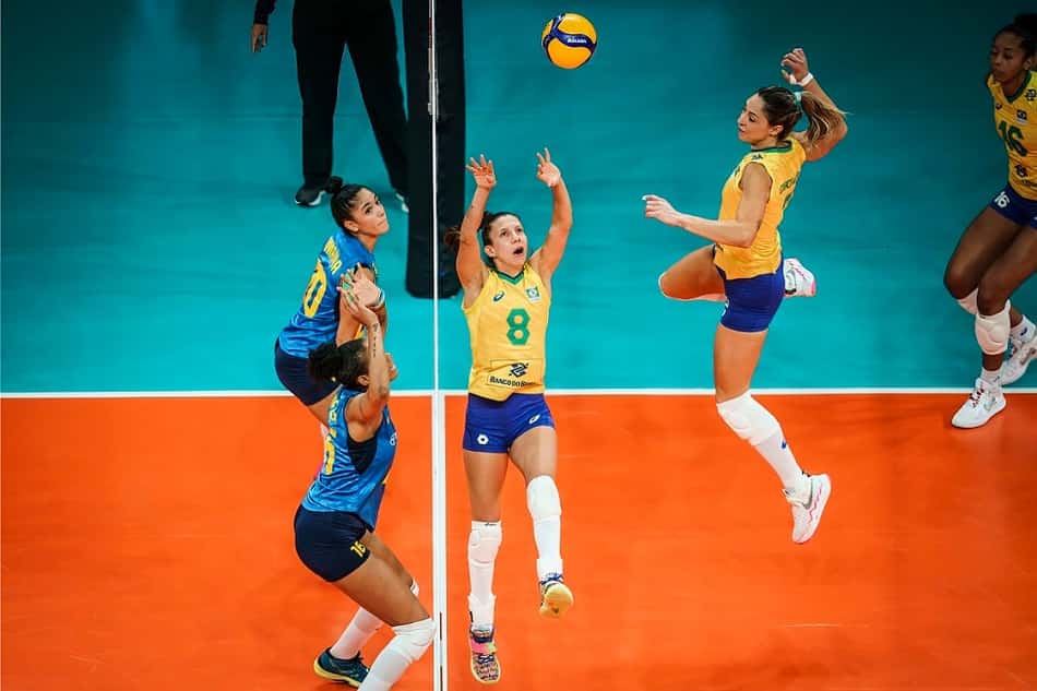 Velocidade de Macris e Carol Gattaz é arma brasileira (Divulgação/Volleyball World)