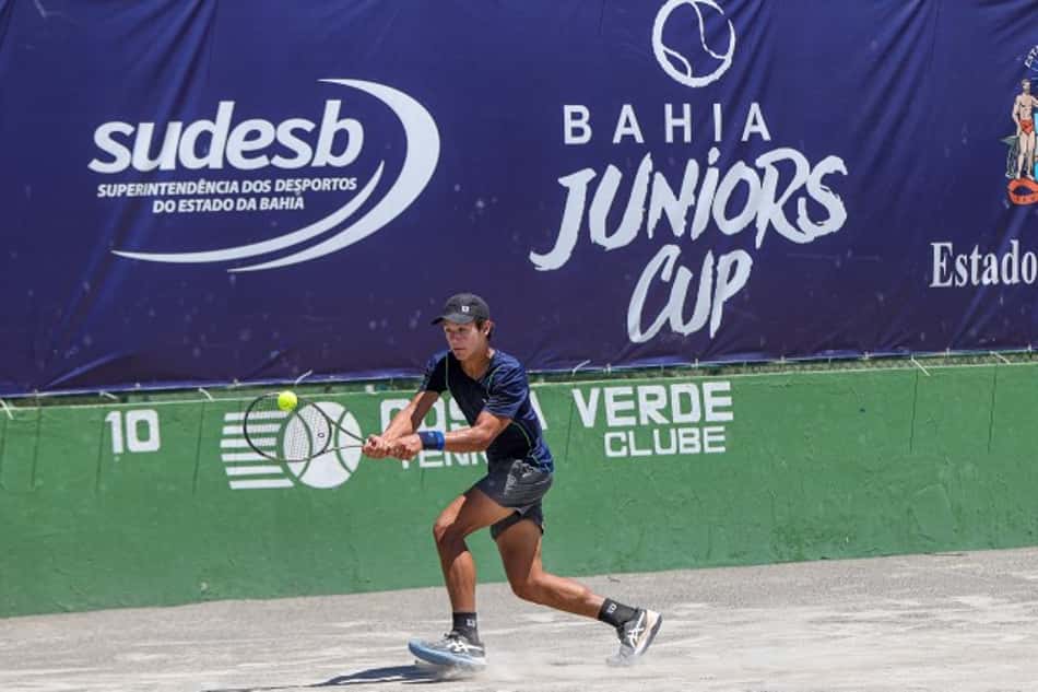 Baiano Victor Rocha vai à semi no 37º Bahia Juniors Cup