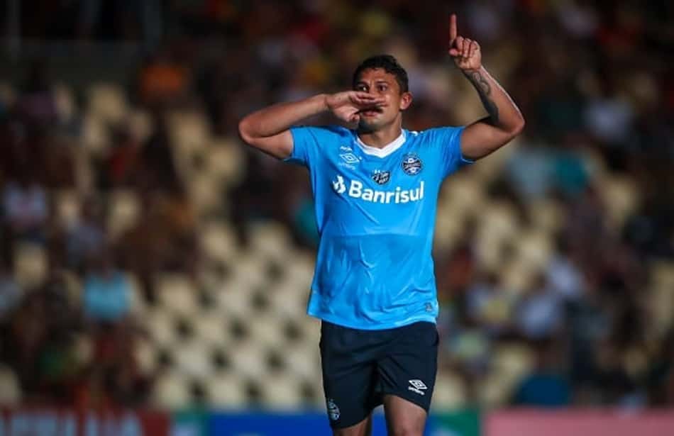 Sem renovar o contrato, Elkeson se despede do Grêmio