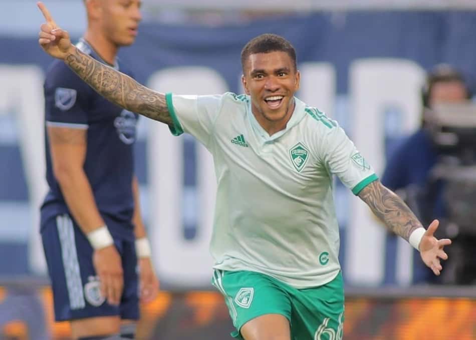 Lucas Esteves comemora prêmio obtido nos Estados Unidos