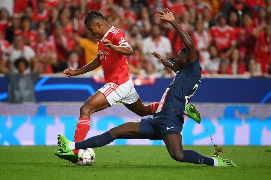 Brasileiro desfalca Benfica diante de jogo decisivo contra o PSG