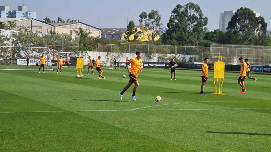 Com Rafael Ramos e Maycon, Corinthians inicia preparação para encarar o Athletico-PR