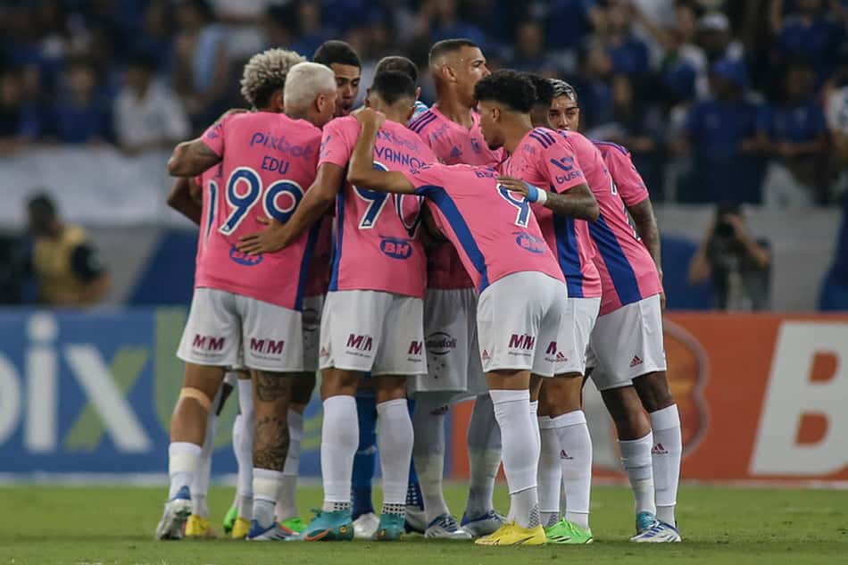 Campeão, Cruzeiro tropeça e volante dispara: 'O empate nos incomoda'