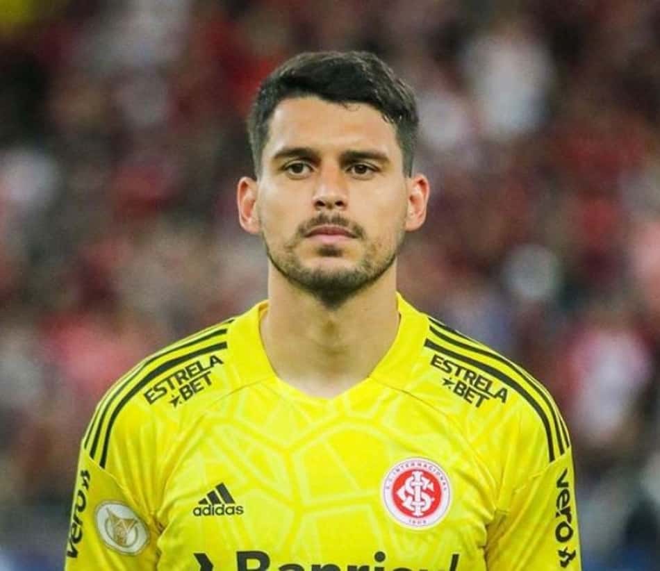 Keiller, goleiro do Internacional, vibra com atuação no Maracanã