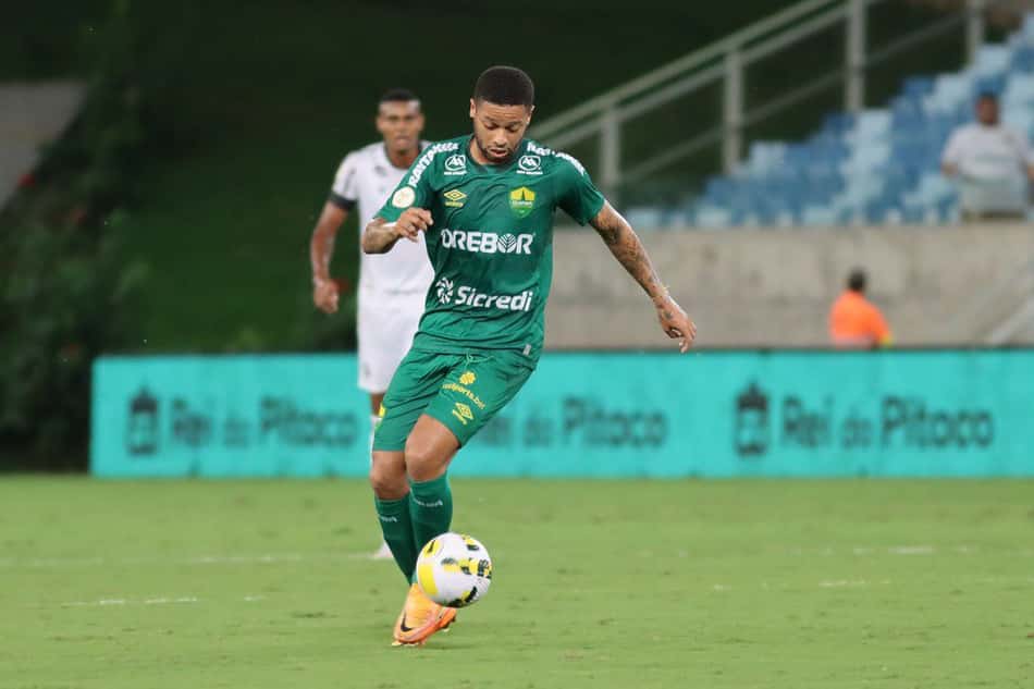 Atacante André fica livre no mercado: veja 25 jogadores brasileiros famosos sem clube
