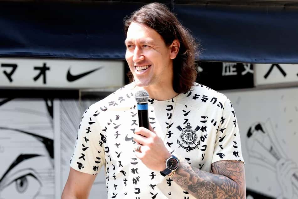 Carro com Cássio, do Corinthians, é parado por blitz e goleiro é 'tietado' por fãs