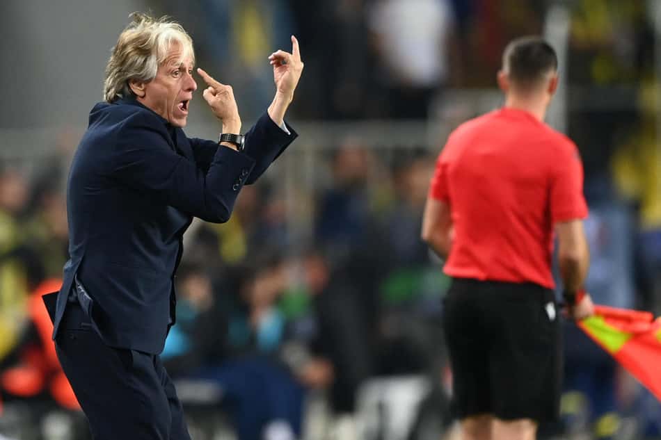 Fenerbahçe de Jorge Jesus vence AEK Larnaca pela Liga Europa
