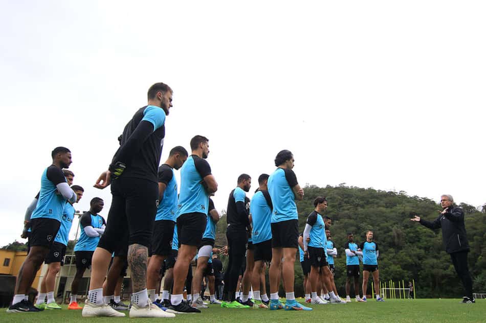 Botafogo está definido para duelo com o Avaí pelo Brasileirão; veja a escalação e onde assistir