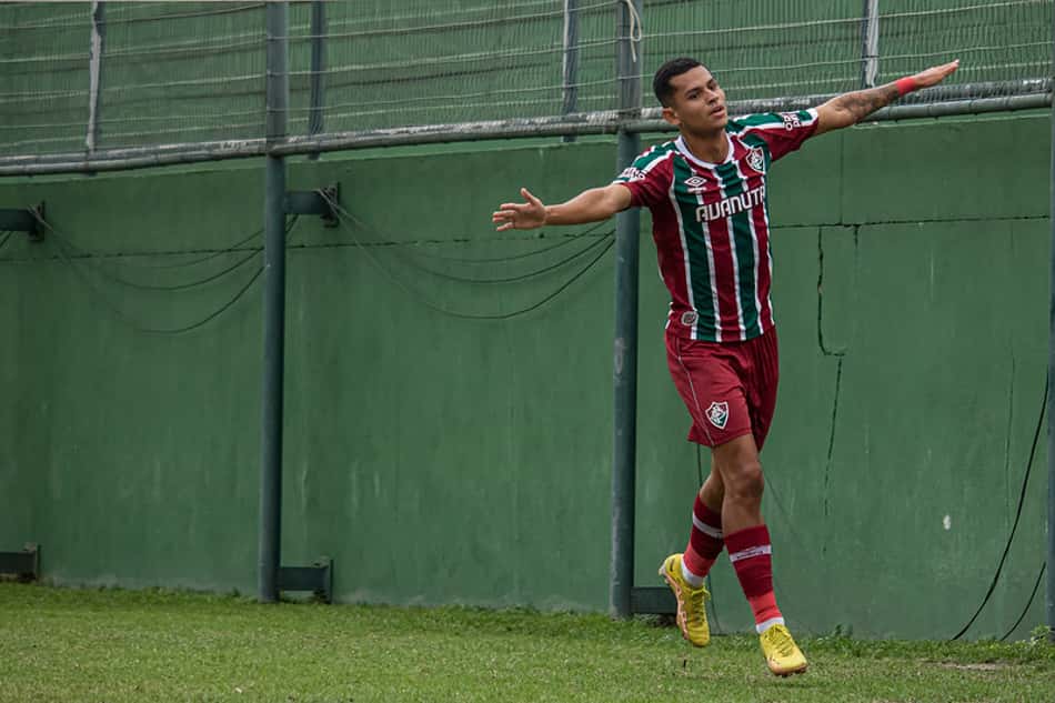 Luan Brito celebra gols e vaga do Fluminense para semifinal da Copa Rio Sub-20