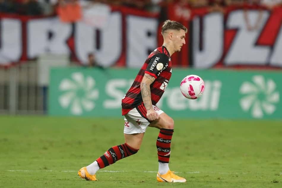 Lateral do Flamengo, Varela revela surpresa com saída de Dorival Júnior