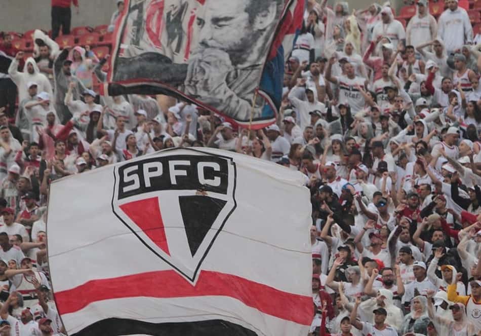 Torcida organizada do São Paulo monta 'barca' de dispensas para o próximo ano; veja lista