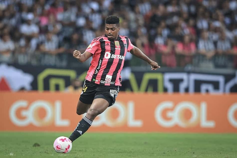 Suspenso, Jemerson desfalcará o Atlético-MG contra o Flamengo pelo Brasileirão