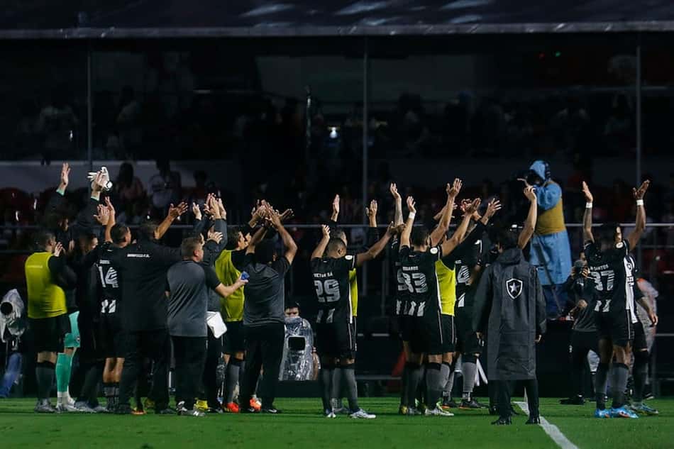 Botafogo bate meta e já admite mudança de objetivo para torneio internacional