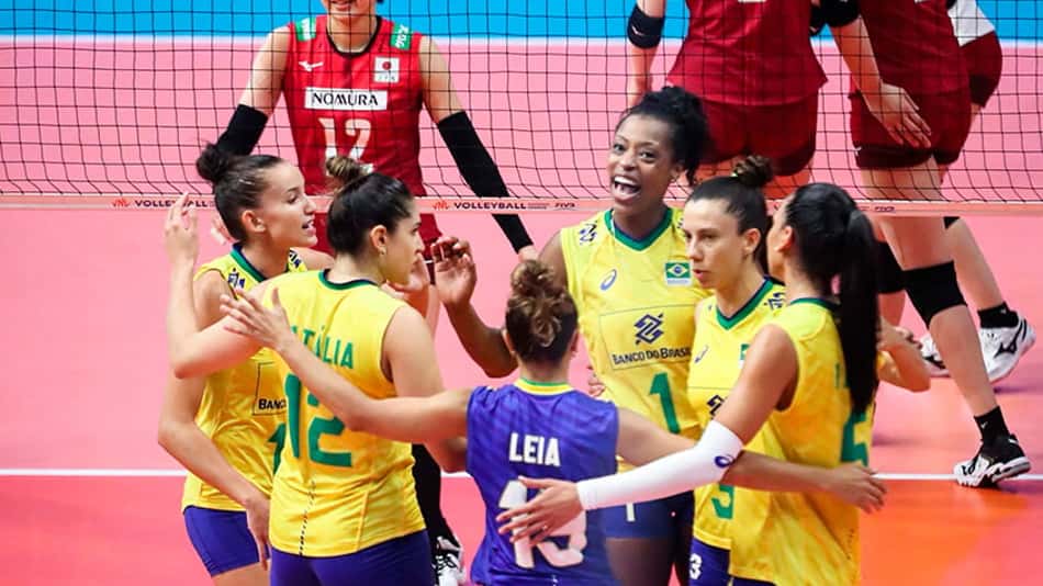 Brasil sai atrás, mas aplica virada sobre o Japão e está nas semis do Mundial de vôlei