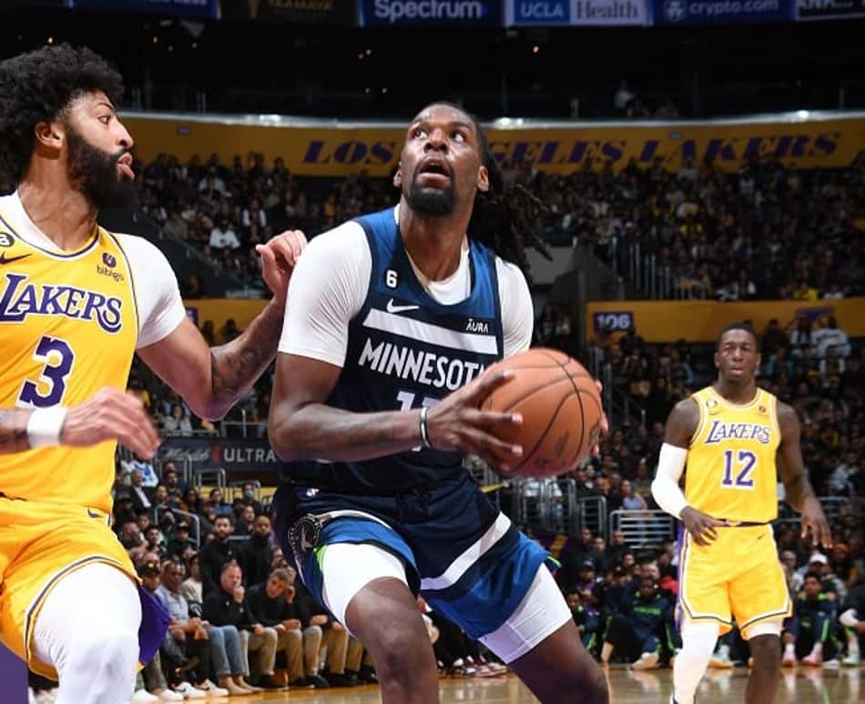 Time misto do Timberwolves vence titulares do Lakers e segue invicto