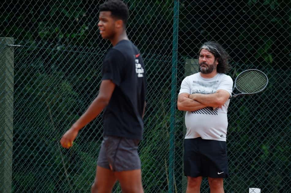 Técnico da Federação Francesa de Tênis elogia jovem talento brasileiro