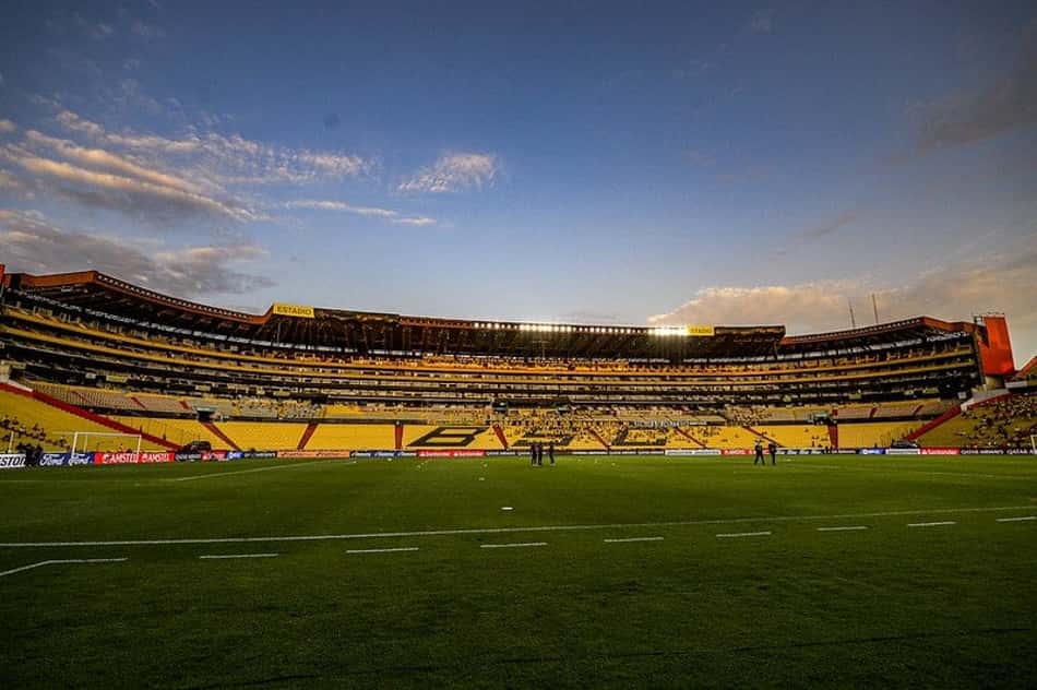 Torcedores do Flamengo são barrados em embarque para Guayaquil; clube notifica agência