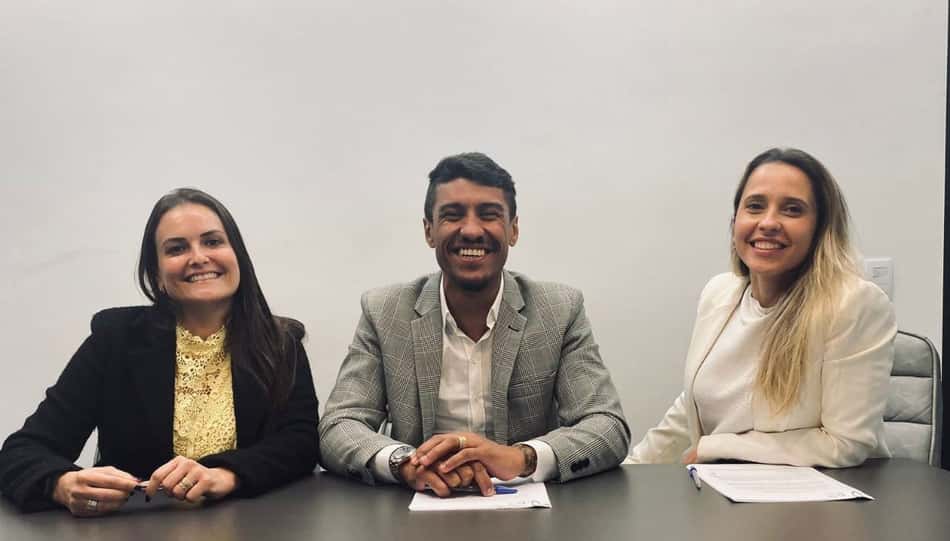 Paulinho, do Corinthians, assina contrato com empresa de Ronaldo Fenômeno