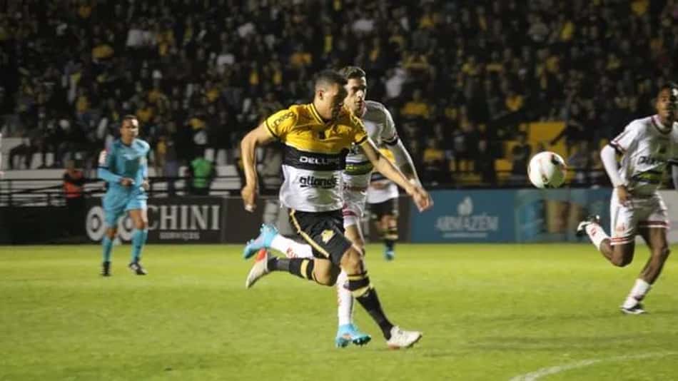 Criciúma vence o Ituano e cola no Vasco na Série B do Brasileiro