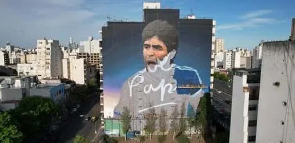 Com mais de 35 metros de altura, obra em homenagem a Maradona está perto de ser inaugurada